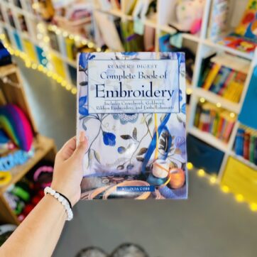 Reader’s Digest Complete Book of Embroidery: Includes Crewelwork, Goldwork, Ribbon Embroidery and Embellishments