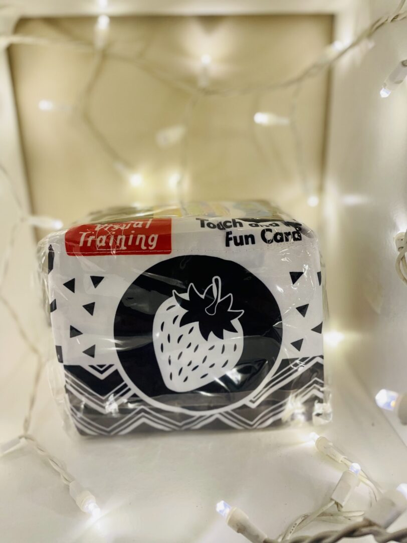 Black and White Soft Flash Cards With Cloth Storage Bag for Baby and Infant
