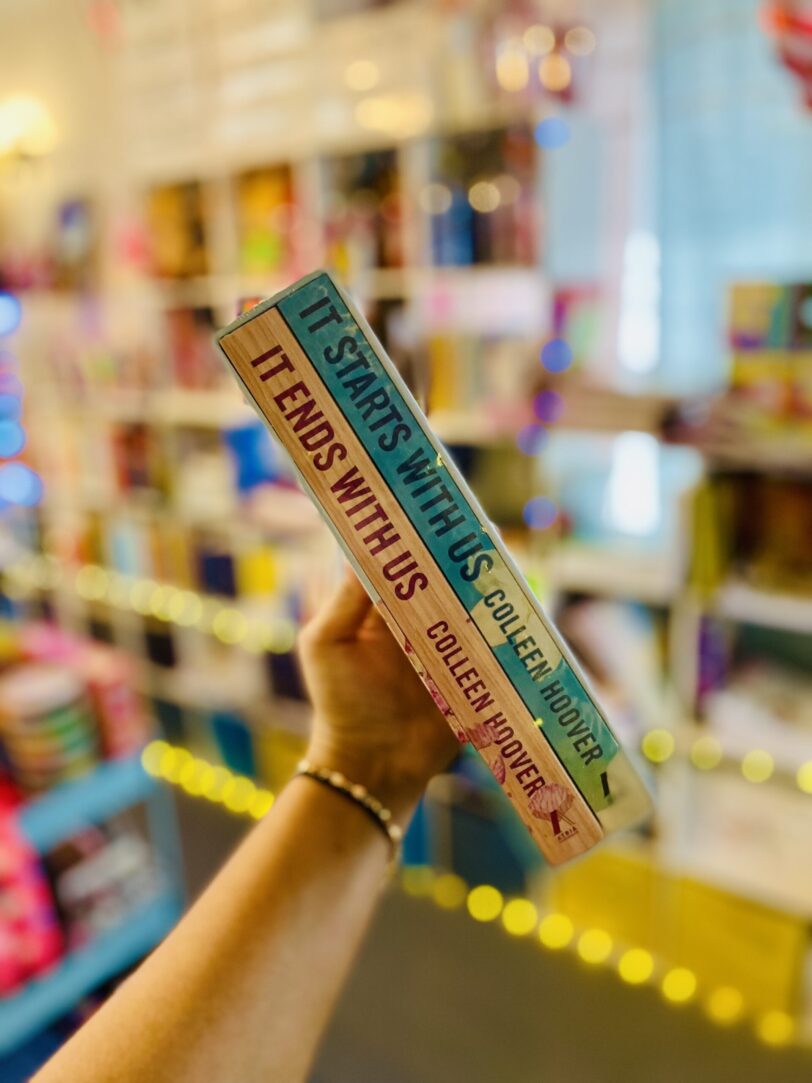 Colleen Hoover It Ends with Us Boxed Set: It Ends with Us, It Starts with Us - Image 2