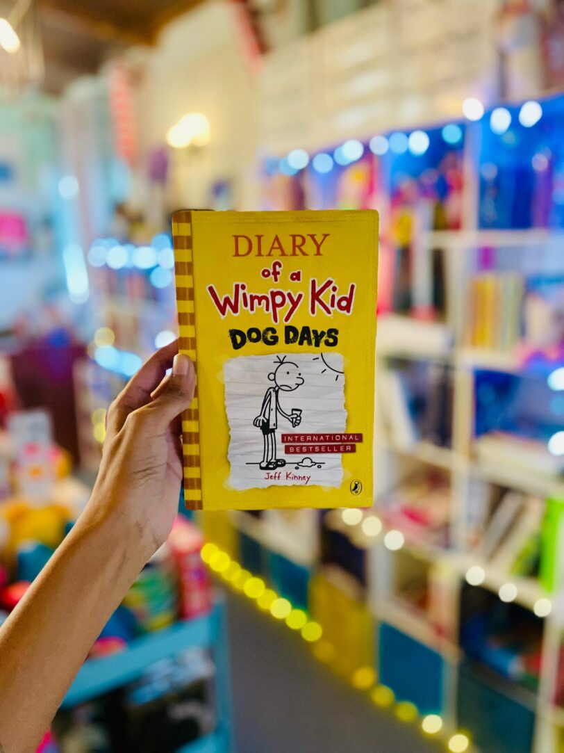 Dog Days (Diary of a Wimpy Kid Book 4)