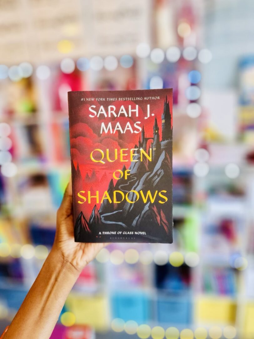 Queen of Shadows (Book 4 of 7: Throne of Glass) by Sarah J Maas