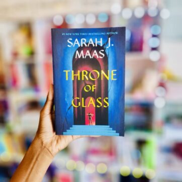 Throne of Glass (Book 1 of 7: Throne of Glass) by Sarah J Maas