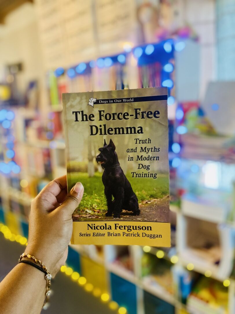 The Force-Free Dilemma: Truth and Myths in Modern Dog Training (Dogs in Our World)