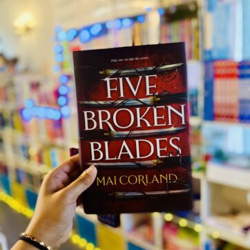 Five Broken Blades (Deluxe Limited Edition) (The Broken Blades: Book 1 of 2)