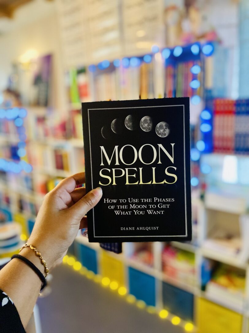 Moon Spells: How to Use the Phases of the Moon to Get What You Want (Moon Magic, Spells, & Rituals Series)