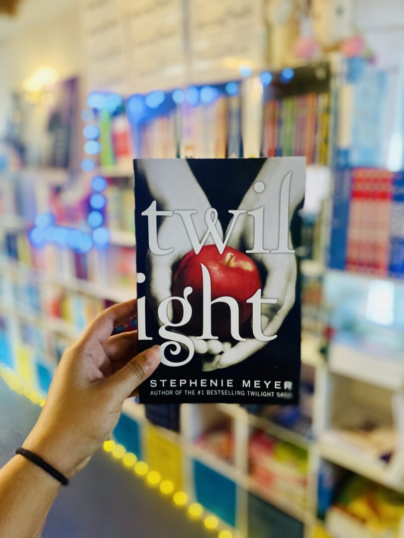 Twilight (Book 1 of 5: The Twilight Saga)
