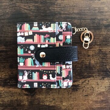 Wallet / Card Holder (Bookshelf With Cats - Bi Fold)