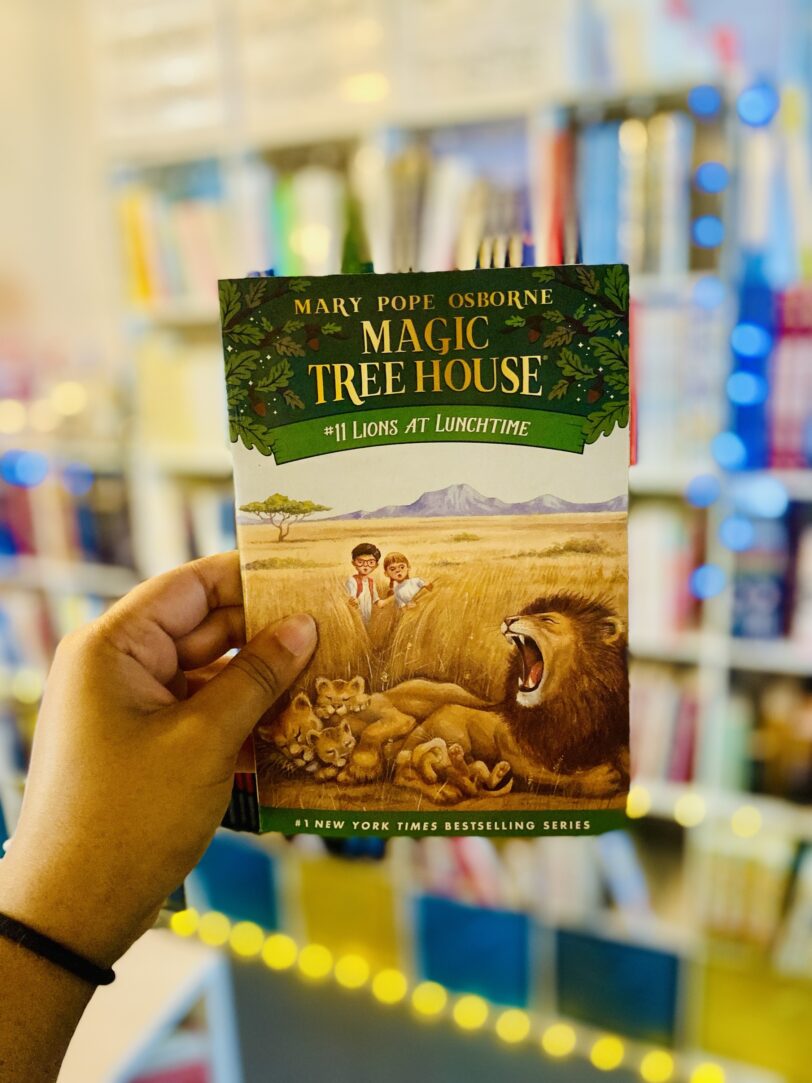 Lions at Lunchtime (Magic Tree House Book 11)