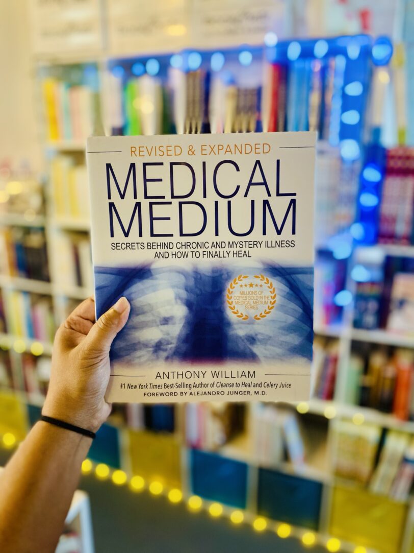 Medical Medium: Secrets Behind Chronic and Mystery Illness and How to Finally Heal (Revised and Expanded Edition)